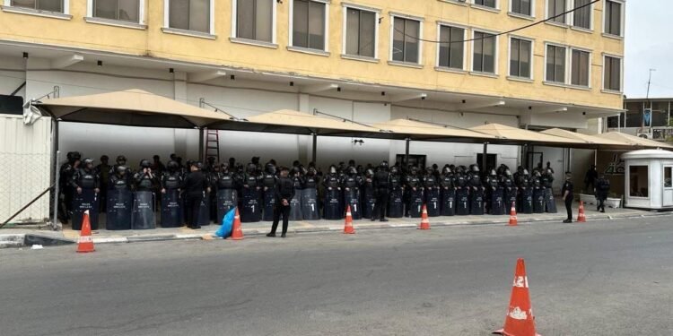 جماعة مسلحة تهدد قناة الرابعة في بغداد