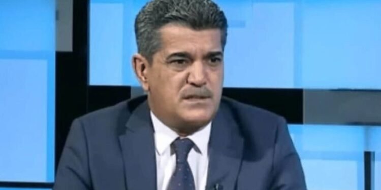 نقيب الصحفيين يقود رئيس تحرير صحيفة إلى السجن في قضية رأي