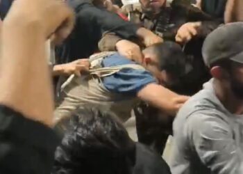 محتجون يعتدون على مراسل صحفي في البصرة