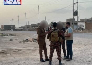 قوة أمنية ترغم مراسل فضائية على حذف ما وثقه في الانبار.