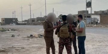 قوة أمنية ترغم مراسل فضائية على حذف ما وثقه في الانبار.