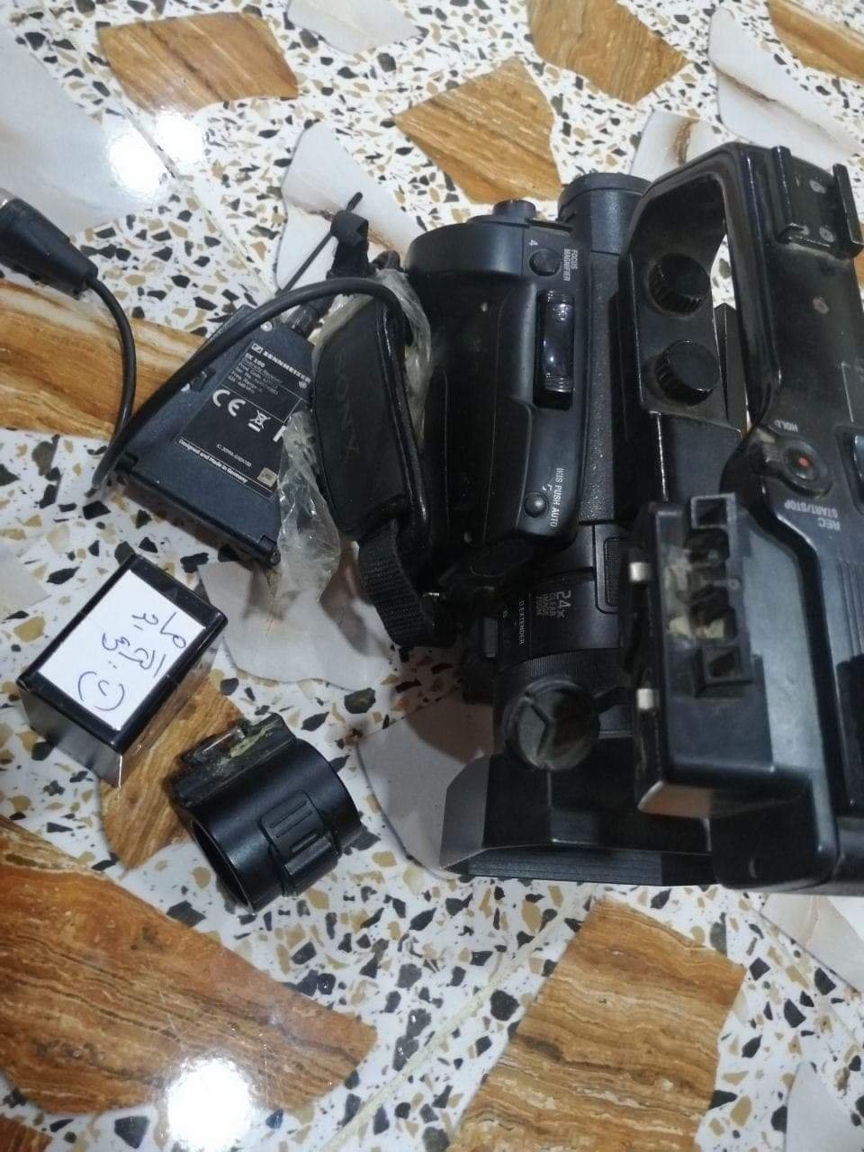 حماية محافظ نينوى يعتدون بالضرب على مراسل قناة الغدير ومصور قناة آفاق